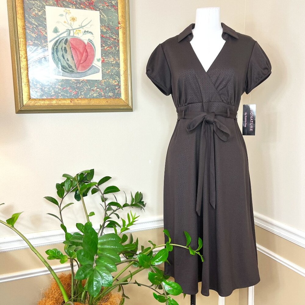 🏷️ Signature Robbie Bee Express Stretch V-neck Cap Sleeve Dress Medium